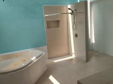 Casa de una planta con alberca en las Américas