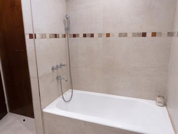Casa de 4 ambientes con cochera en venta en el Barrio Alemán - Martinez