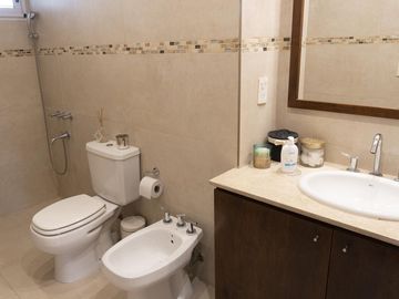 Casa de 4 ambientes con cochera en venta en el Barrio Alemán - Martinez