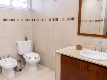 Casa de 4 ambientes con cochera en venta en el Barrio Alemán - Martinez