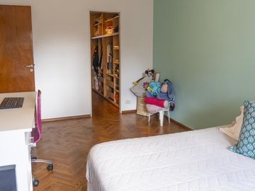 Casa de 4 ambientes con cochera en venta en el Barrio Alemán - Martinez