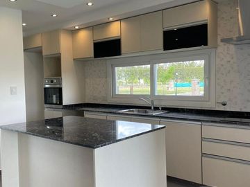 Casa en venta - Barrio San Felipe, Canning