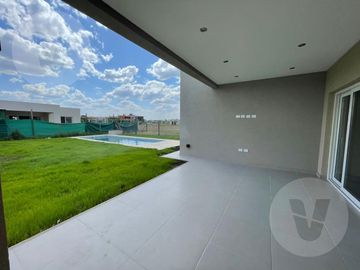 Casa en venta - Barrio San Felipe, Canning