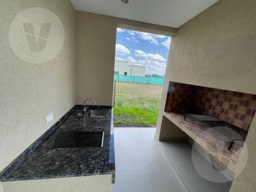Casa en venta - Barrio San Felipe, Canning