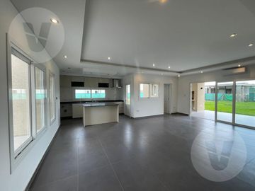 Casa en venta - Barrio San Felipe, Canning