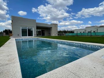 Casa en venta - Barrio San Felipe, Canning
