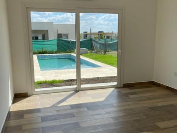 Casa en venta - Barrio San Felipe, Canning