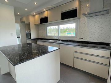 Casa en venta - Barrio San Felipe, Canning