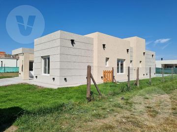 Casa en venta - Barrio San Felipe, Canning