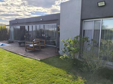 VENTA CASA SAN SEBASTIAN AREA 1 -