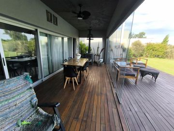 VENTA CASA SAN SEBASTIAN AREA 1 -