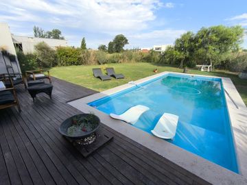 VENTA CASA SAN SEBASTIAN AREA 1 -