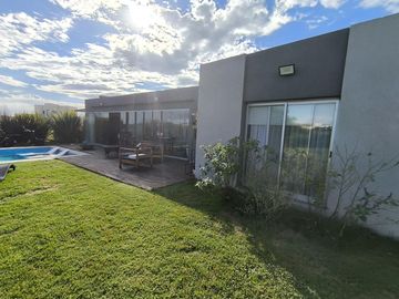 VENTA CASA SAN SEBASTIAN AREA 1 -