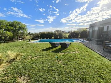 VENTA CASA SAN SEBASTIAN AREA 1 -