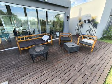VENTA CASA SAN SEBASTIAN AREA 1 -