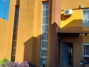 Casa en venta - 3 Dormitorios 2 Baños - Cochera - 406Mts2 - Ramos Mejía