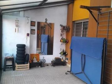Casa en venta - 3 Dormitorios 2 Baños - Cochera - 406Mts2 - Ramos Mejía