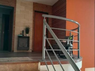 Casa en venta - 3 Dormitorios 2 Baños - Cochera - 406Mts2 - Ramos Mejía