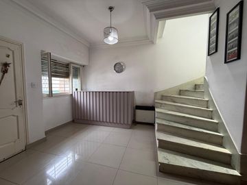 Casa cuatro ambientes con jardin y pileta a la venta en Crucecita Avellaneda