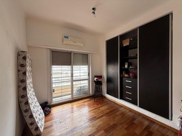 Casa cuatro ambientes con jardin y pileta a la venta en Crucecita Avellaneda