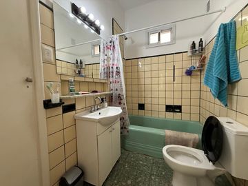 Casa cuatro ambientes con jardin y pileta a la venta en Crucecita Avellaneda