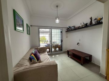 Casa cuatro ambientes con jardin y pileta a la venta en Crucecita Avellaneda