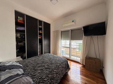 Casa cuatro ambientes con jardin y pileta a la venta en Crucecita Avellaneda