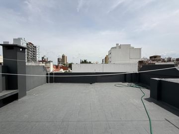 Casa cuatro ambientes con jardin y pileta a la venta en Crucecita Avellaneda