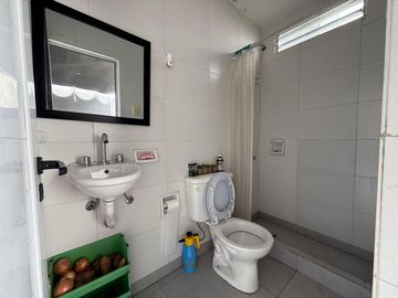 Casa cuatro ambientes con jardin y pileta a la venta en Crucecita Avellaneda