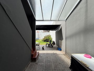 Casa cuatro ambientes con jardin y pileta a la venta en Crucecita Avellaneda