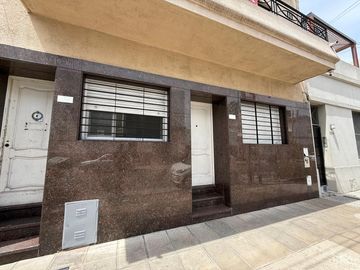 Casa cuatro ambientes con jardin y pileta a la venta en Crucecita Avellaneda