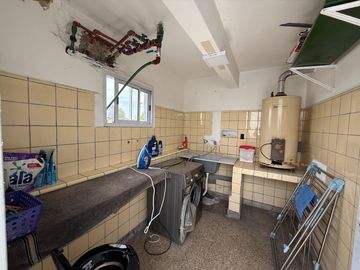 Casa cuatro ambientes con jardin y pileta a la venta en Crucecita Avellaneda