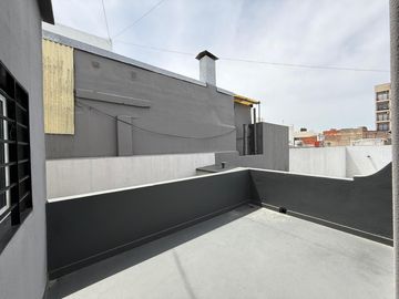 Casa cuatro ambientes con jardin y pileta a la venta en Crucecita Avellaneda