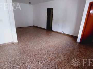 Venta casa 3 ambientes con cochera en Sarandi