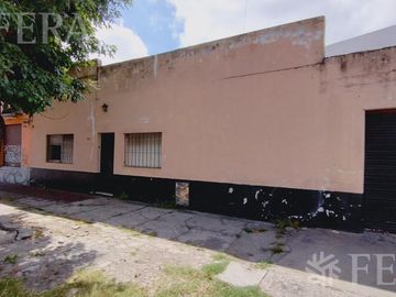Venta casa 3 ambientes con cochera en Sarandi