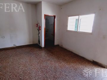 Venta casa 3 ambientes con cochera en Sarandi