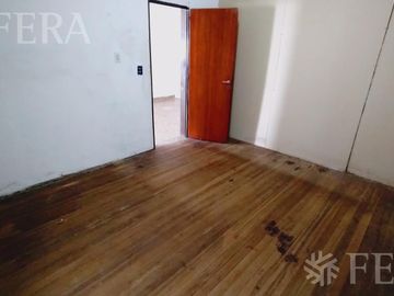 Venta casa 3 ambientes con cochera en Sarandi