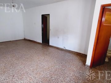 Venta casa 3 ambientes con cochera en Sarandi