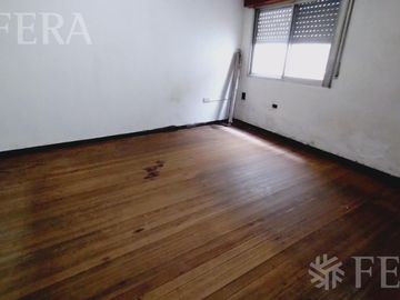 Venta casa 3 ambientes con cochera en Sarandi