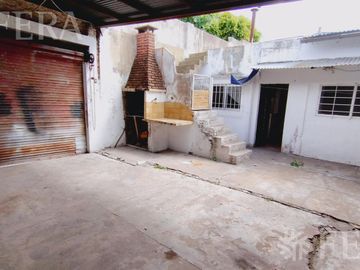 Venta casa 3 ambientes con cochera en Sarandi