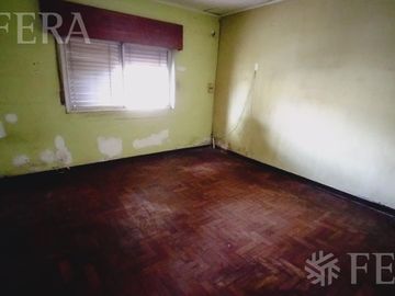 Venta casa 3 ambientes con cochera en Sarandi