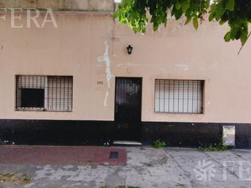Venta casa 3 ambientes con cochera en Sarandi