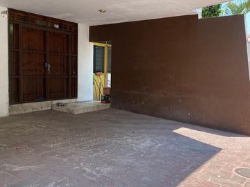 CASA EN VENTA RESIDENCIAL REVOLUCIÓN