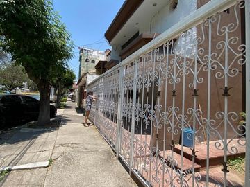 CASA EN VENTA RESIDENCIAL REVOLUCIÓN