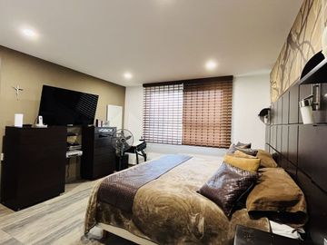 RESIDENCIA EN VENTA TIPO TOSCANO FRENTE A SONATA EN LOMAS DE ANGELÓPOLIS