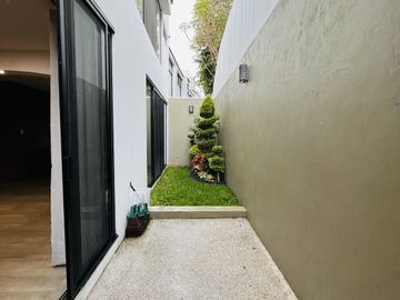 RESIDENCIA EN VENTA TIPO TOSCANO FRENTE A SONATA EN LOMAS DE ANGELÓPOLIS
