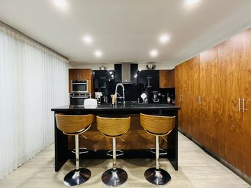 RESIDENCIA EN VENTA TIPO TOSCANO FRENTE A SONATA EN LOMAS DE ANGELÓPOLIS