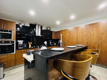 RESIDENCIA EN VENTA TIPO TOSCANO FRENTE A SONATA EN LOMAS DE ANGELÓPOLIS