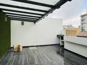 RESIDENCIA EN VENTA TIPO TOSCANO FRENTE A SONATA EN LOMAS DE ANGELÓPOLIS