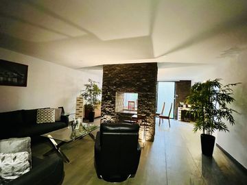 RESIDENCIA EN VENTA TIPO TOSCANO FRENTE A SONATA EN LOMAS DE ANGELÓPOLIS